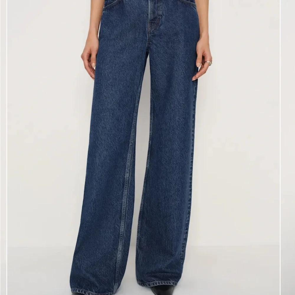 Reformation Cary Low Rise Wide Leg Short Jeans - Picture 3 of 4
